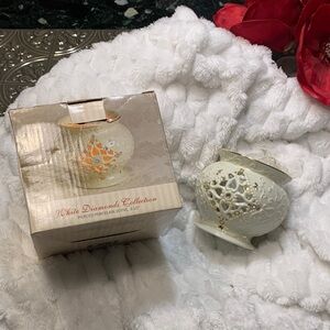 🌹VINTAGE formalities White Diamond Collection PIERCED VOTIVE PORCELAIN BAUM BROS